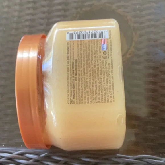 Tree Hut Tropic Glow Exfoliant Scrub for Radiant Skin - Picture 2 of 4